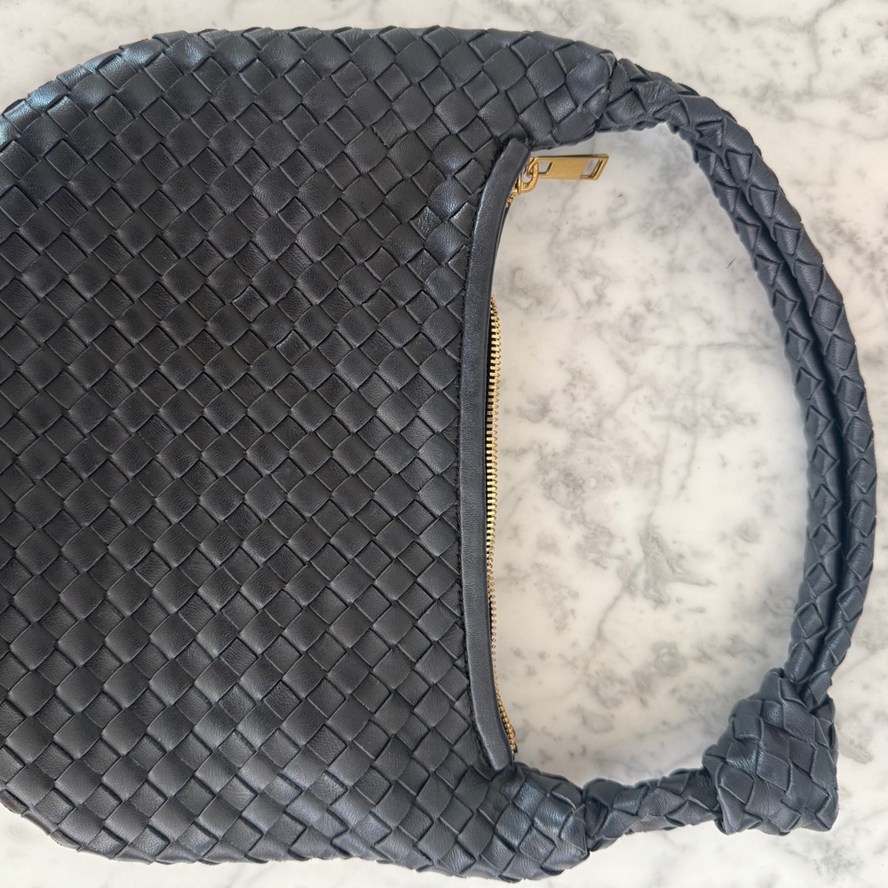 Quince Black Sheep leather Hobo Bag small - Picture 5 of 6